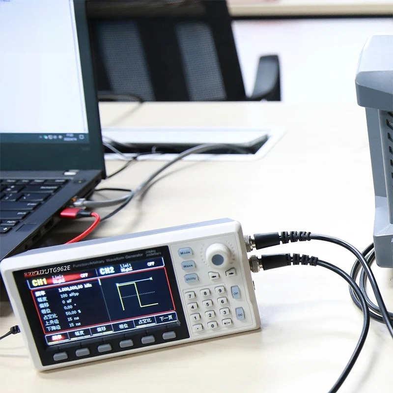 Function Signal Generator UTG9 - đánh giá và giá Function Arbitrary Waveform Generator